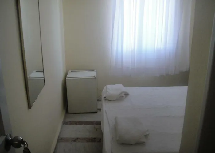 Zeybek Hotel *